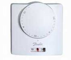 Mynd af Hitastillir á vegg með hitamæli